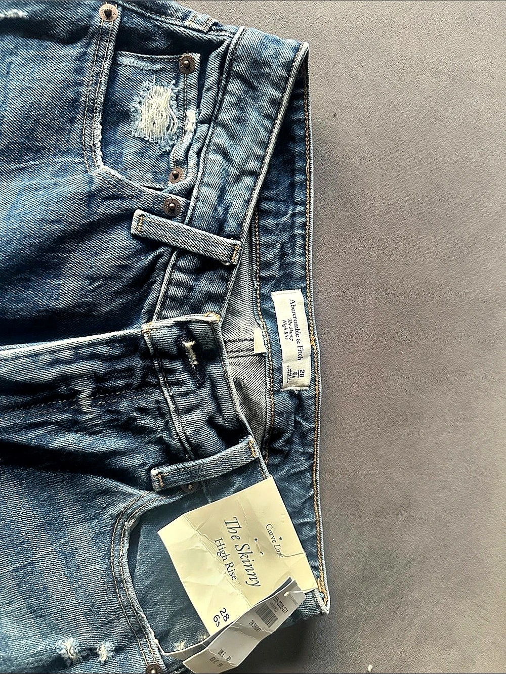 Frame The Skini High Rise Distressed High Rise Jeans in Blue Waist 28 NWT